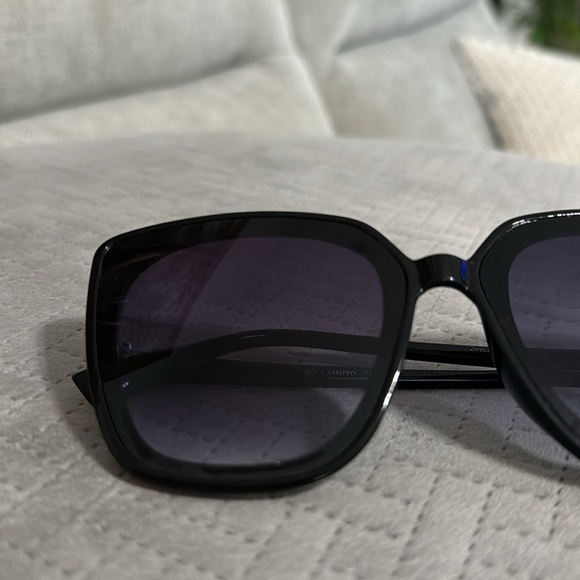 Vince Camuto VC964 Black Sunglasses Women - Picture 5 of 5